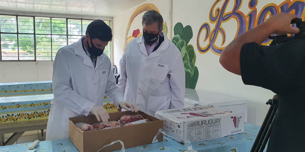 Entrega de carne ovina para los comedores  en litoral norte.