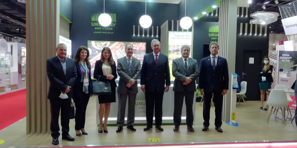 Ministro y autoridades en la feria Gulfood, en Dubai.